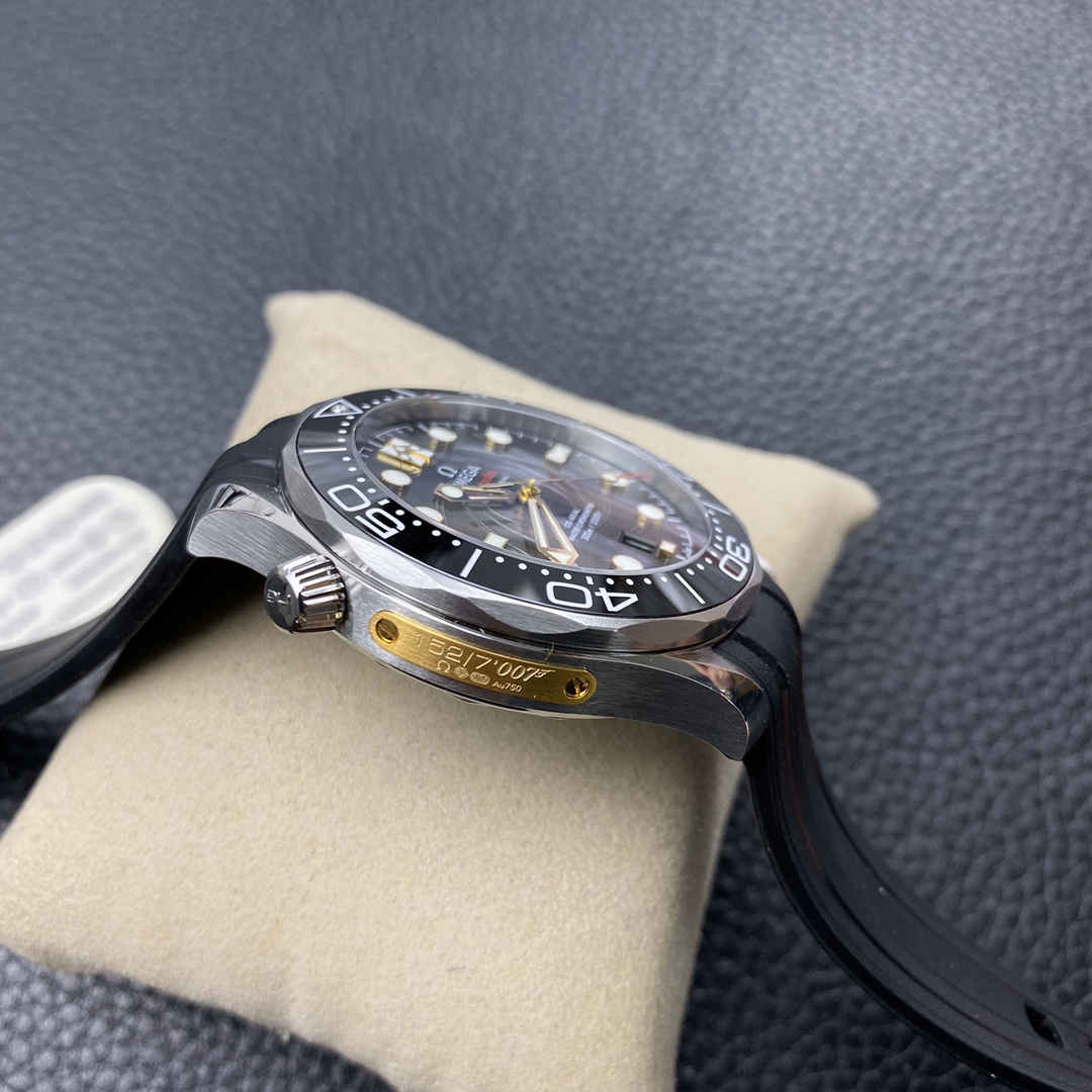 Omega Seamaster Diver 300M 007 Edition 42mm 1:1 Replica Diver Watch