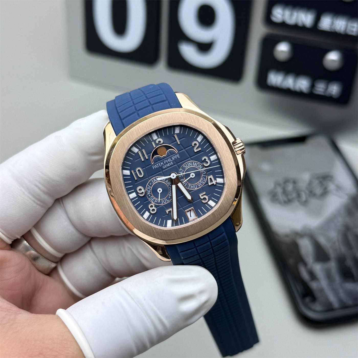 Patek Philippe Aquanaut 5261R-001 Replica – 39.9mm Rose Gold Annual Calendar