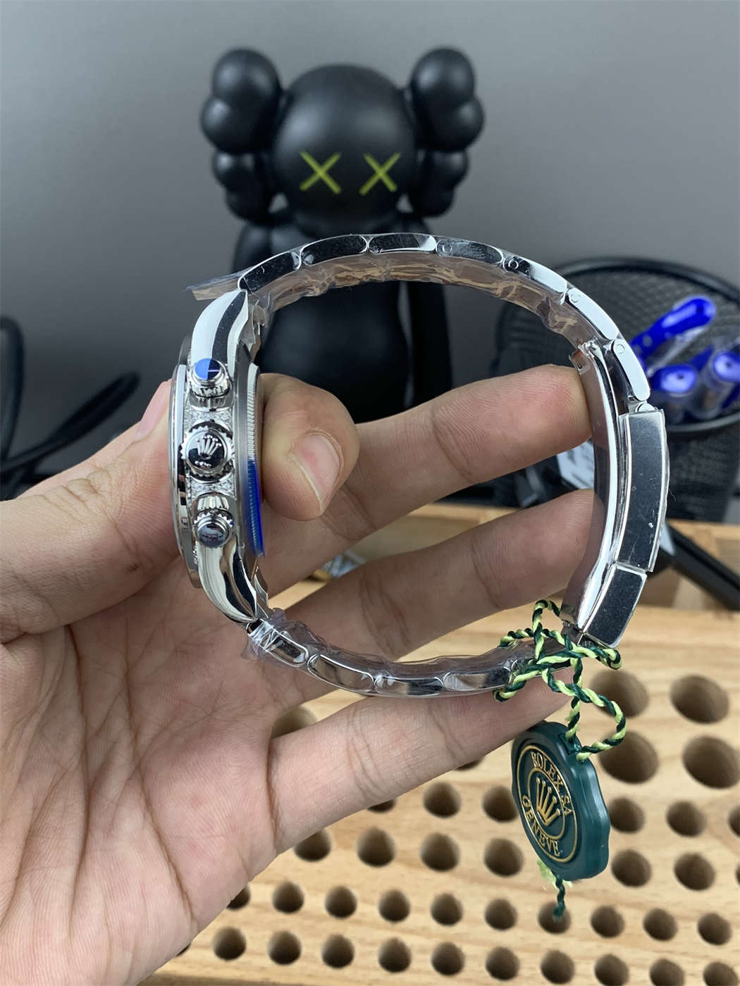 Rolex Daytona Rainbow Replica 116599 RBOW bracelet and clasp – solid end link construction