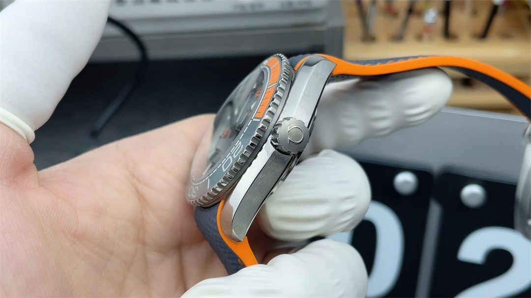 Omega Seamaster Planet Ocean 600M 215.92.44.21.99.001 43.5mm Titanium Replica