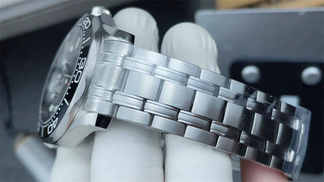 Omega Seamaster Diver 300M 42mm 1:1 Replica – VSF Stainless Steel & Ceramic Diver