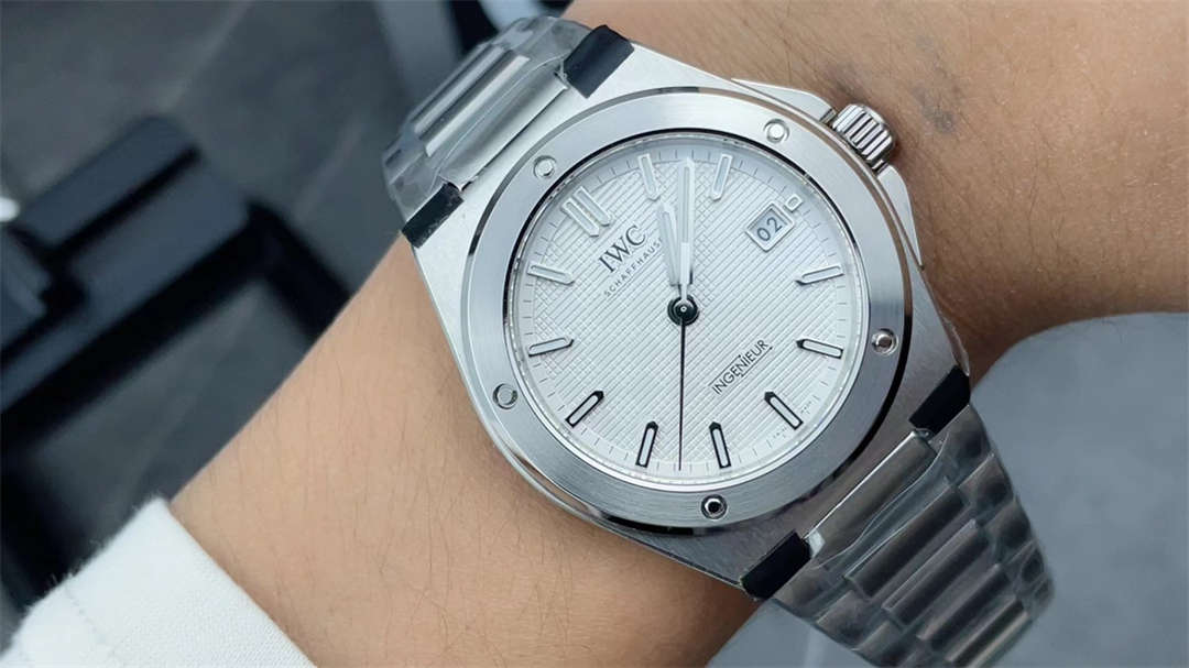 IWC Ingenieur Automatic 40 1:1 Replica Watch – Clean White Dial Homage